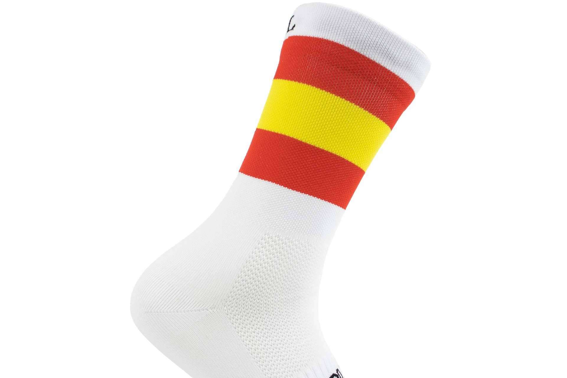 Perro Loco presenta el diseño de los calcetines de ciclismo con la bandera de España