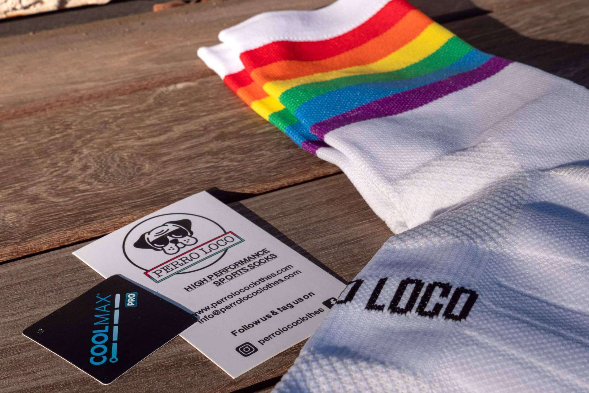 Comprar calcetines con la bandera LGTBI en Perro Loco