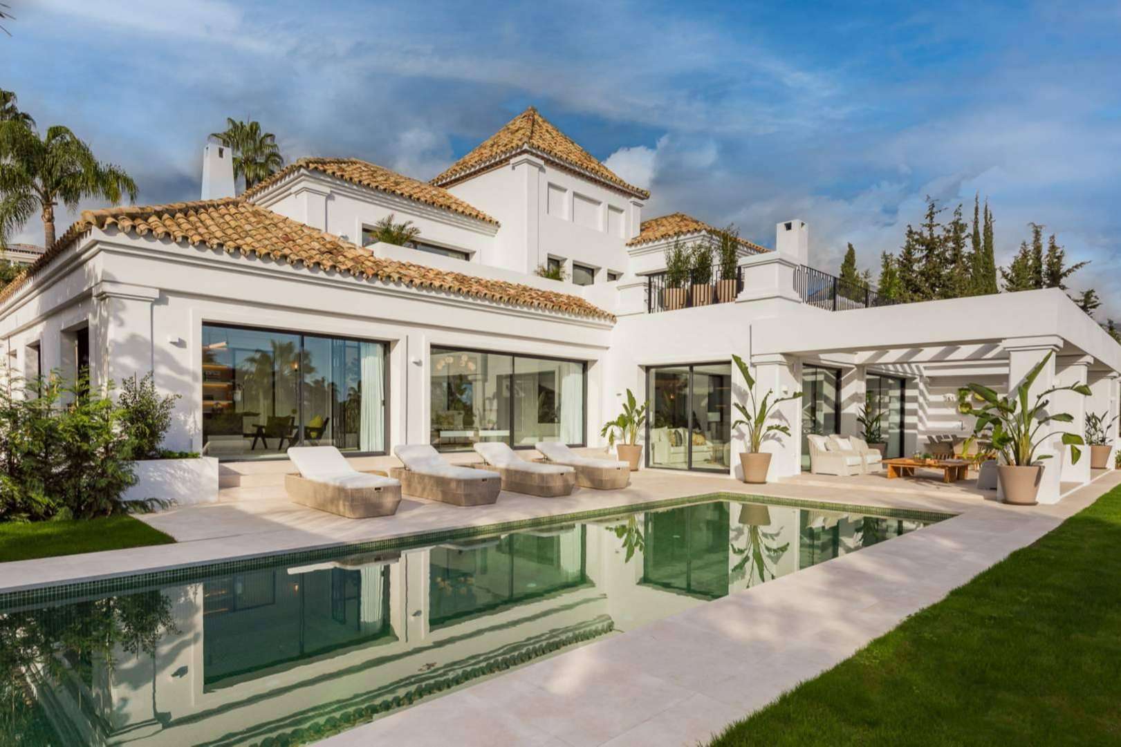 Encontrar la villa de lujo más espectacular de toda Marbella es posible gracias a Zeuthen & Company