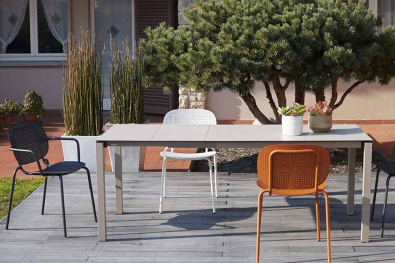El amplio catálogo de sillas y mesas de jardín de la tienda online Muebles Exterior