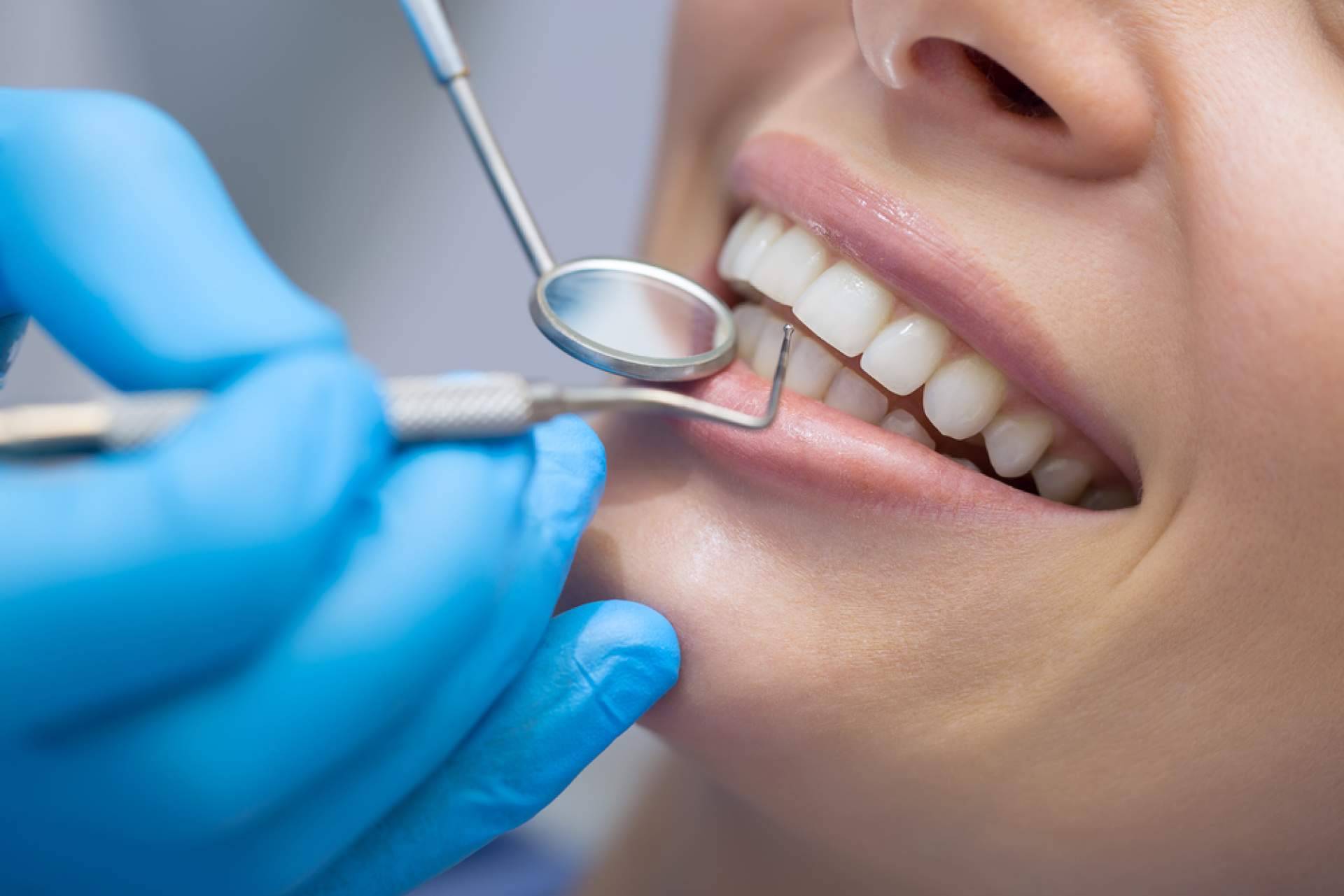 ¿Qué son las prótesis sobre implantes?, con DrMouth