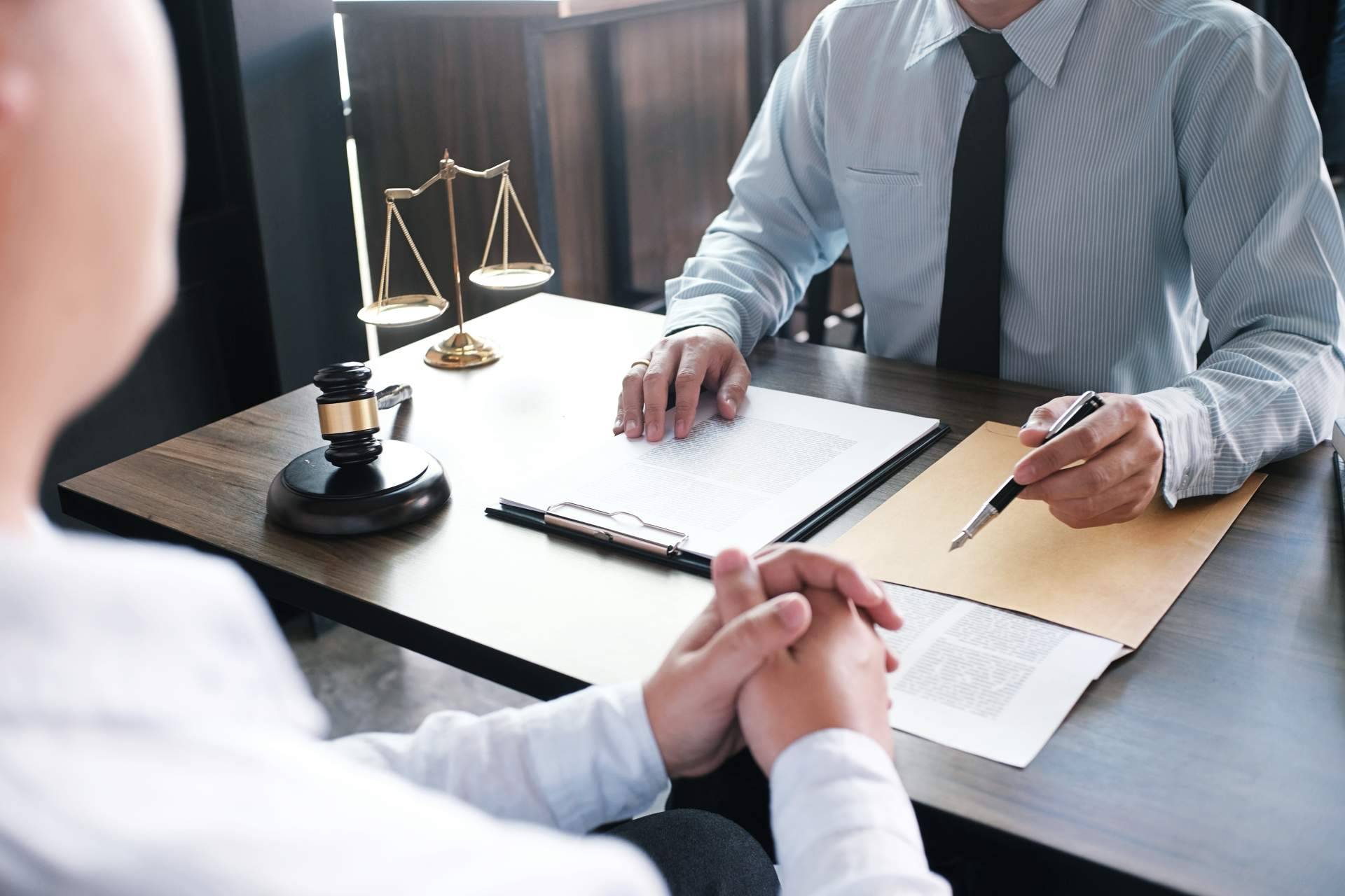 La versión libre y los descargos del funcionario en el procedimiento disciplinario en Colombia, por Robledo Vargas Abogados Asociados