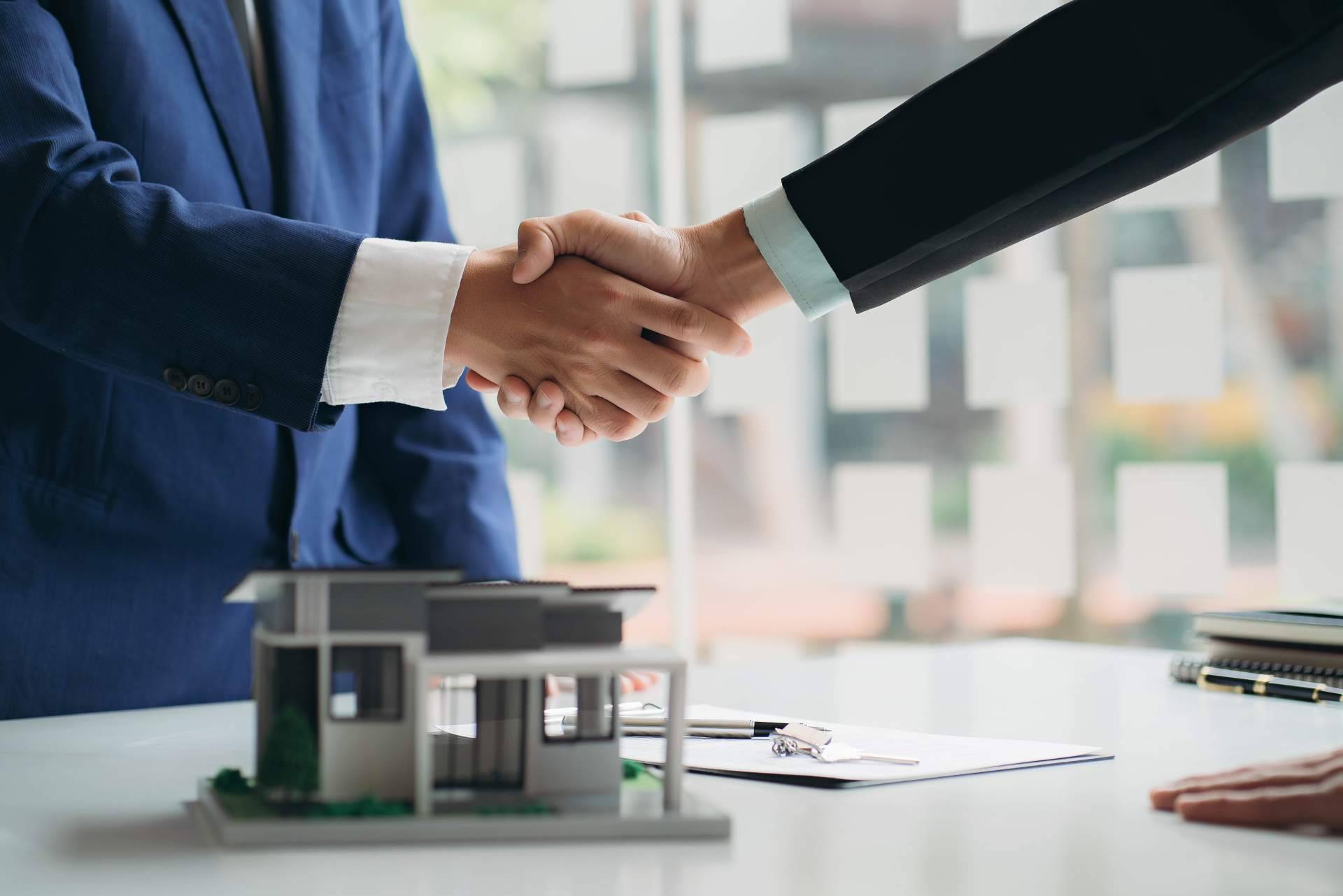 Surge permite formarse bróker inmobiliario, la nueva figura que arrasa en España
