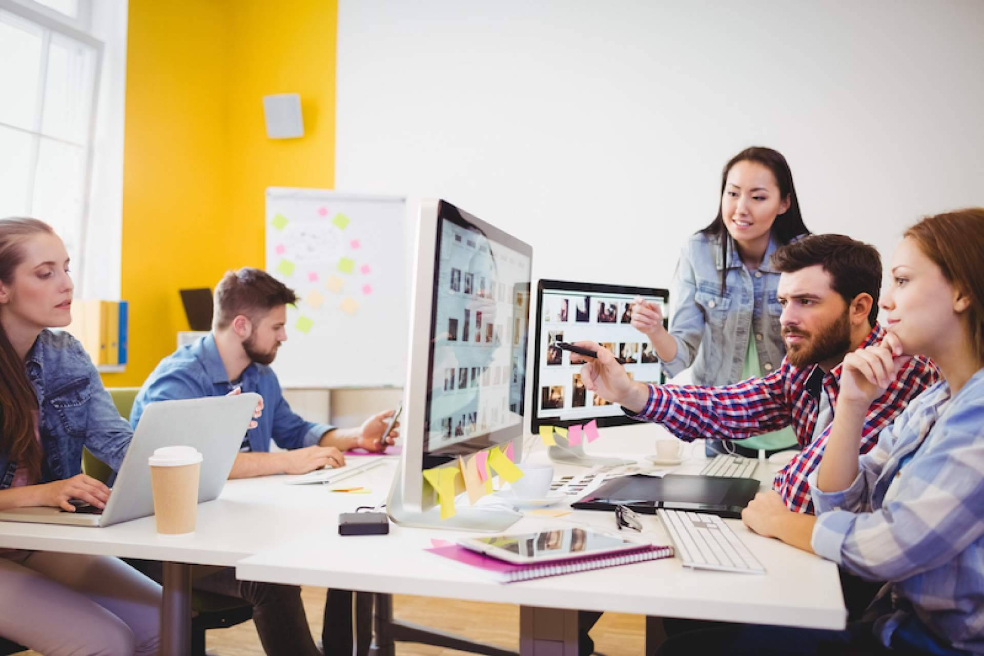 ¿Cuáles son las ventajas de desarrollar páginas web corporativas?, con AKX Development