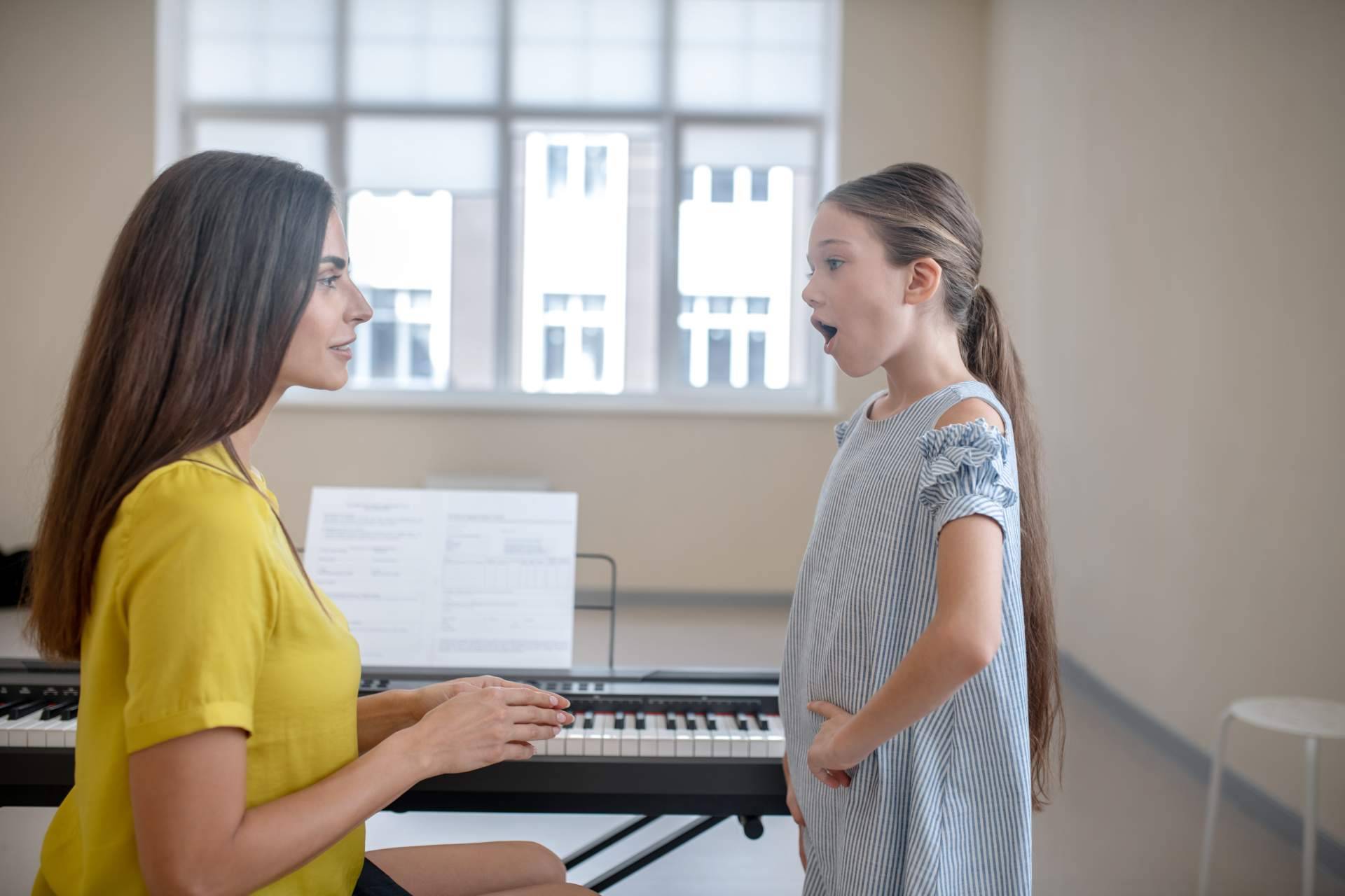 Por qué es importante el aprendizaje musical en edades tempranas, con Escuela de Música La Clave
