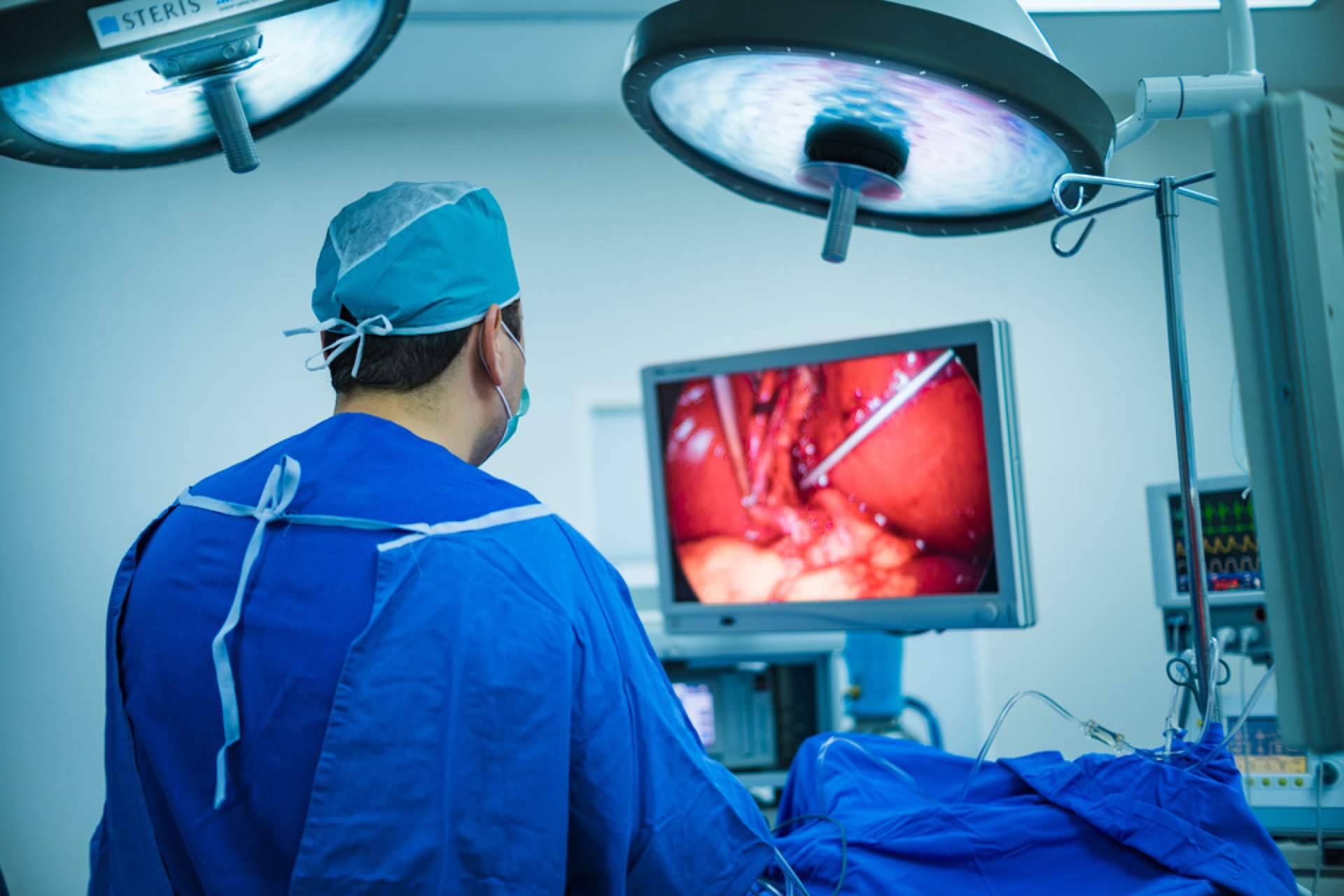 ¿Cuáles son los beneficios de la cirugía laparoscópica?, con el Dr. Alan Hernández