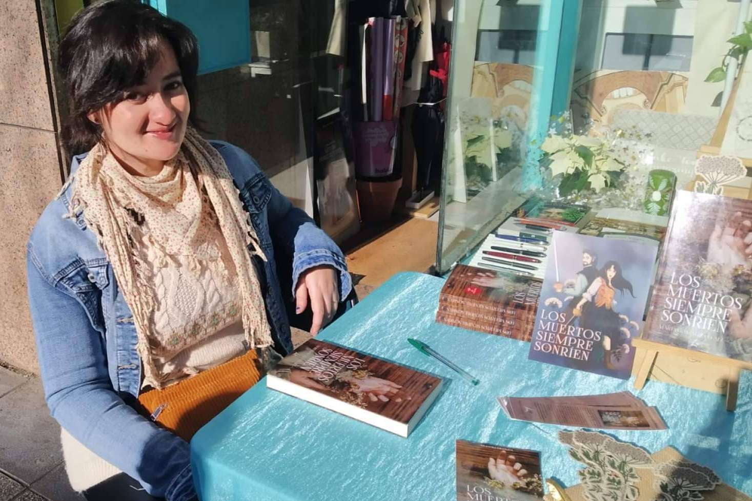 Marta González Peláez presenta su nuevo libro 'Los muertos siempre sonríen'