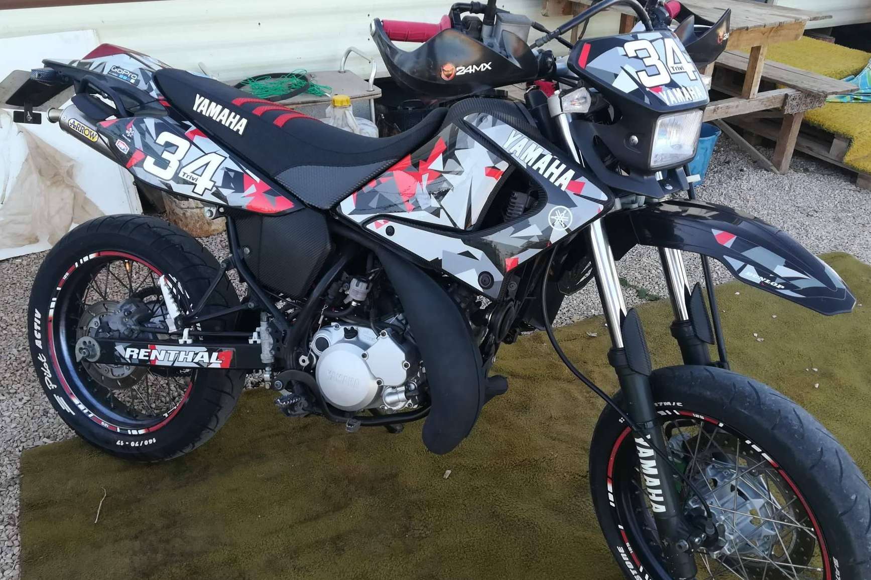 La gran variedad de pegatinas de moto de ADHESIVOSEMBARRADOS