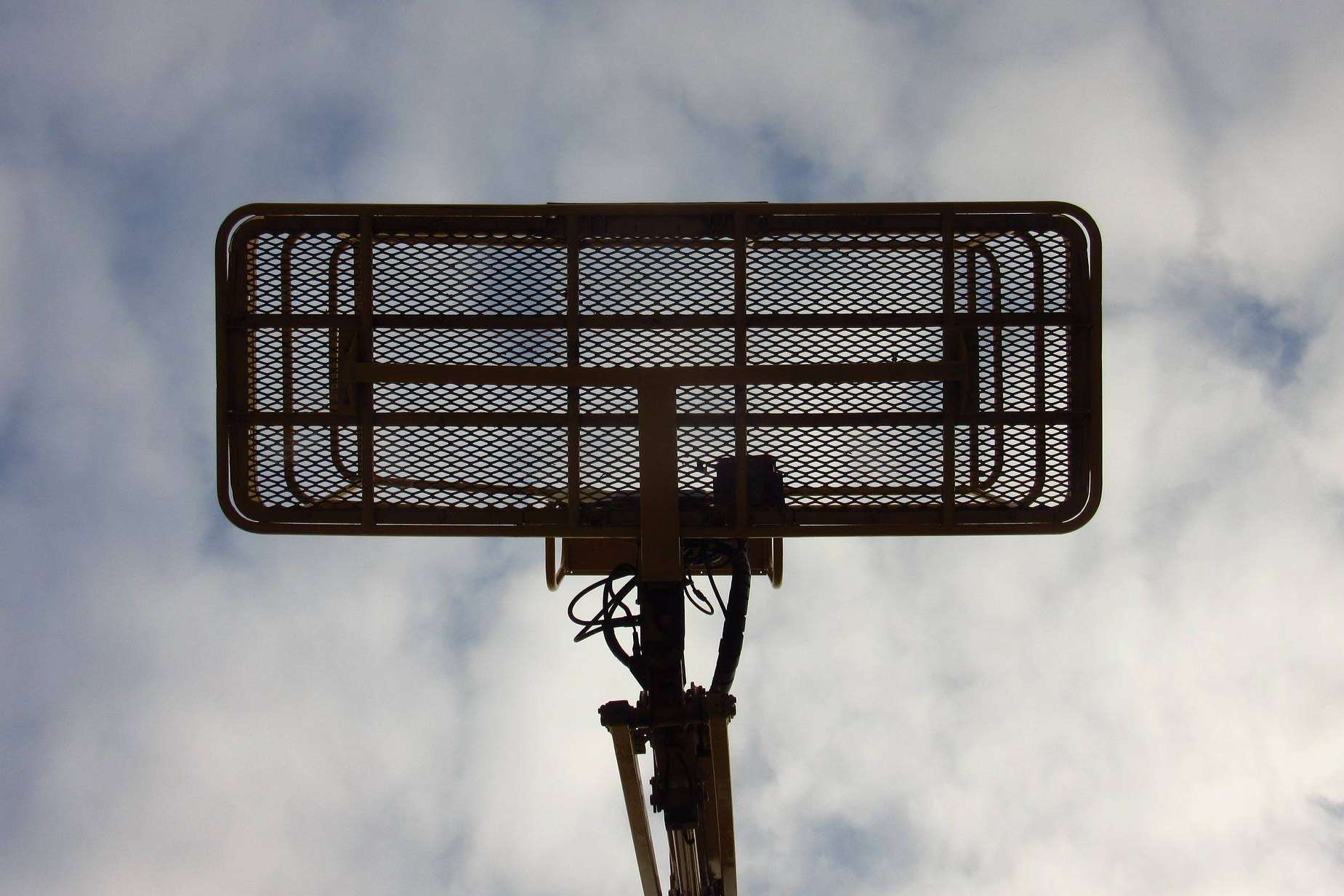Cuáles son los beneficios de alquilar plataformas elevadoras con Equipzilla