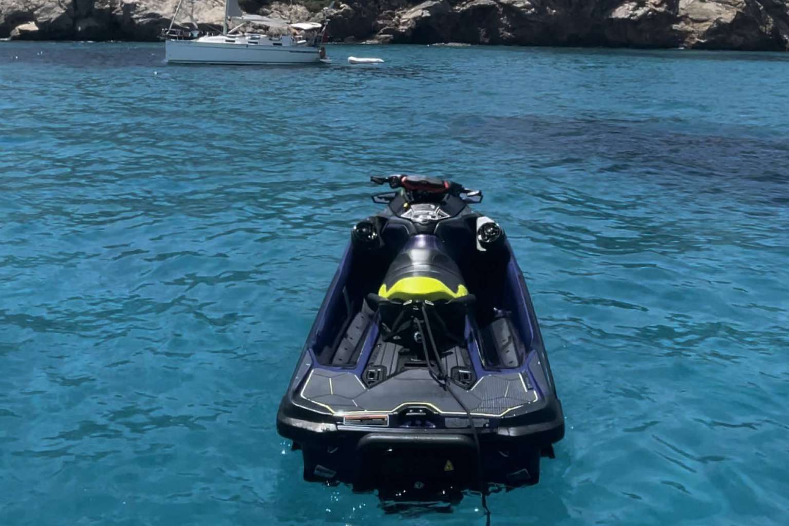 El servicio de alquiler de yates en Ibiza de AkunaProject