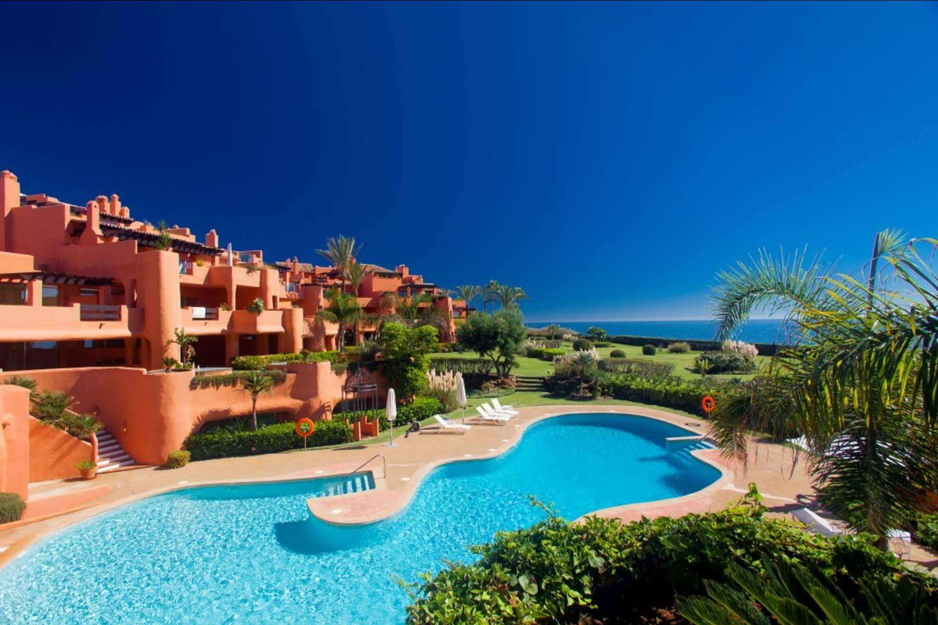 Viviendas de lujo en primera línea de mar en Marbella y la Costa del Sol con Zeuthen & Company