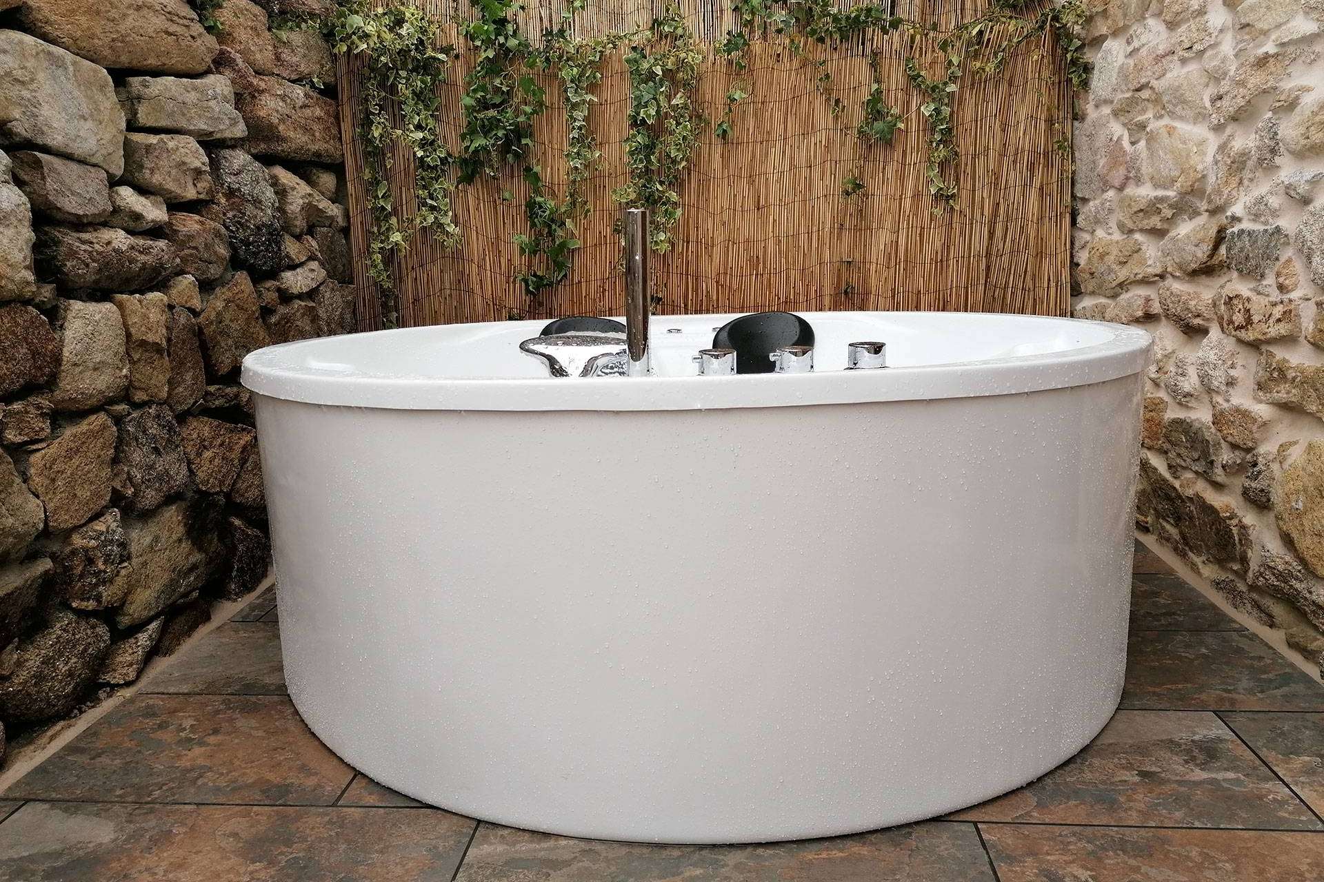 El amplio catálogo de bañeras de Hidromasajes ECA