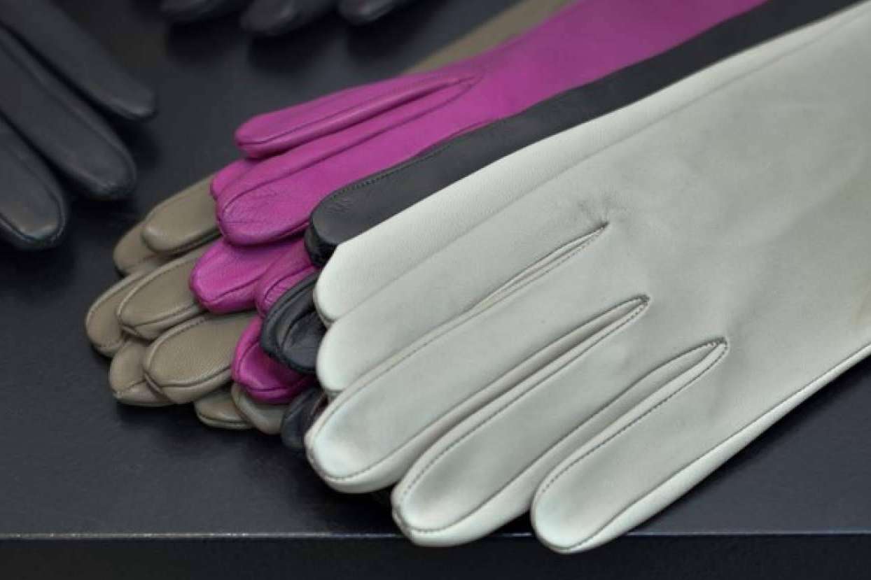 Santacana, guantes de cine y series