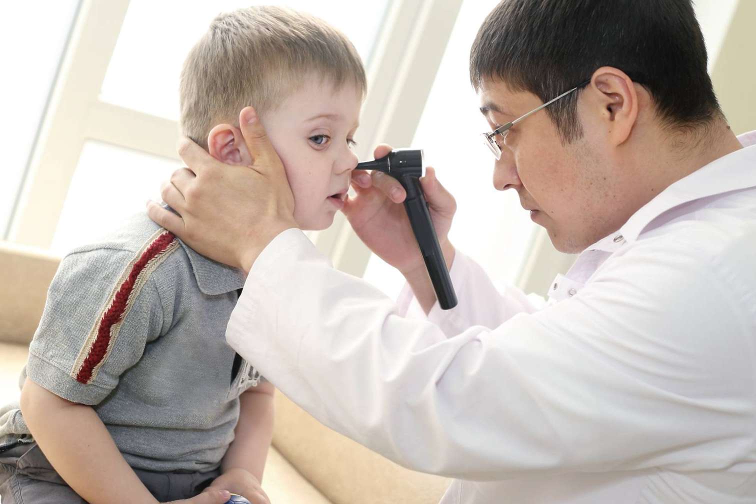 De qué manera abordar un episodio de sinusitis según la edad