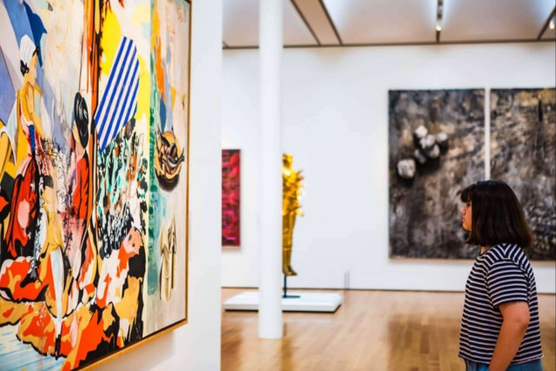 Tomar la decisión correcta, ¿invertir en arte blue-chip o en arte emergente?