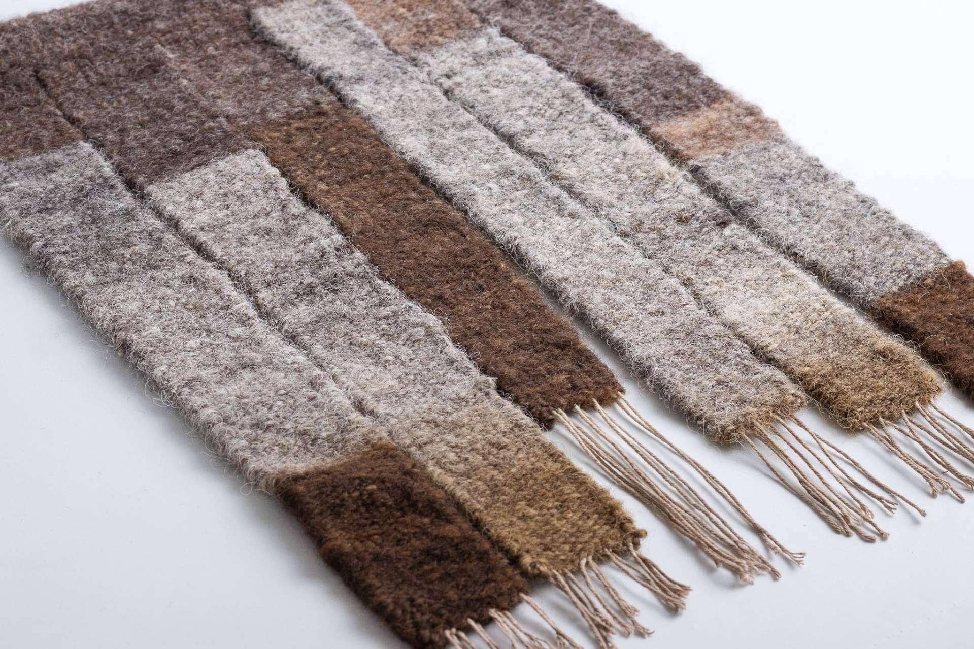 Artistas como Claudia Wool apoyan el arte textil contemporáneo, una tendencia en auge