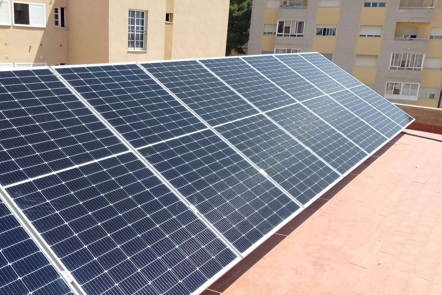 Es posible instalar placas solares en casa sin realizar ninguna inversión inicial