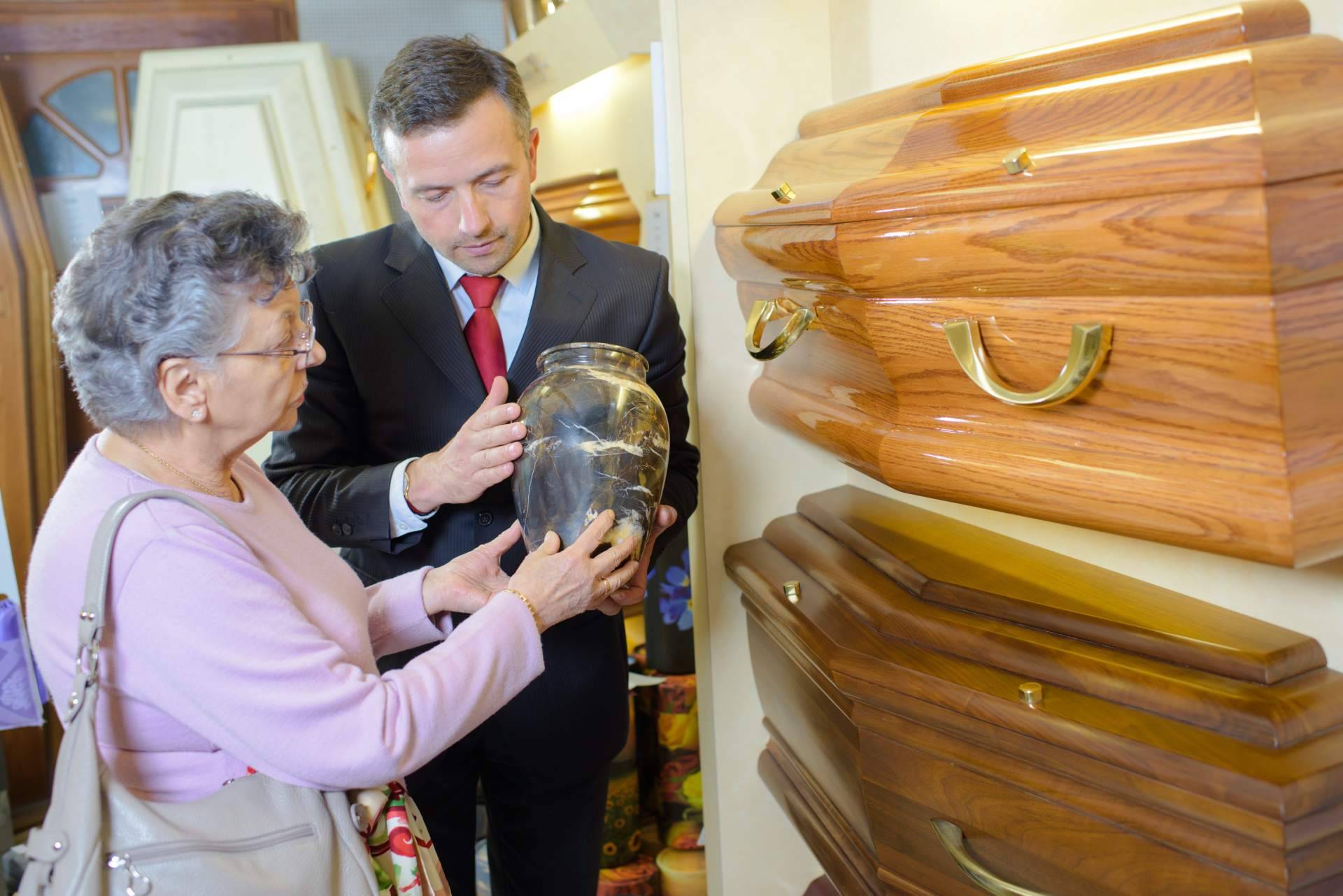 Funeraria Central de Moraleja proporciona un servicio de funeraria íntegro a disposición de las familias