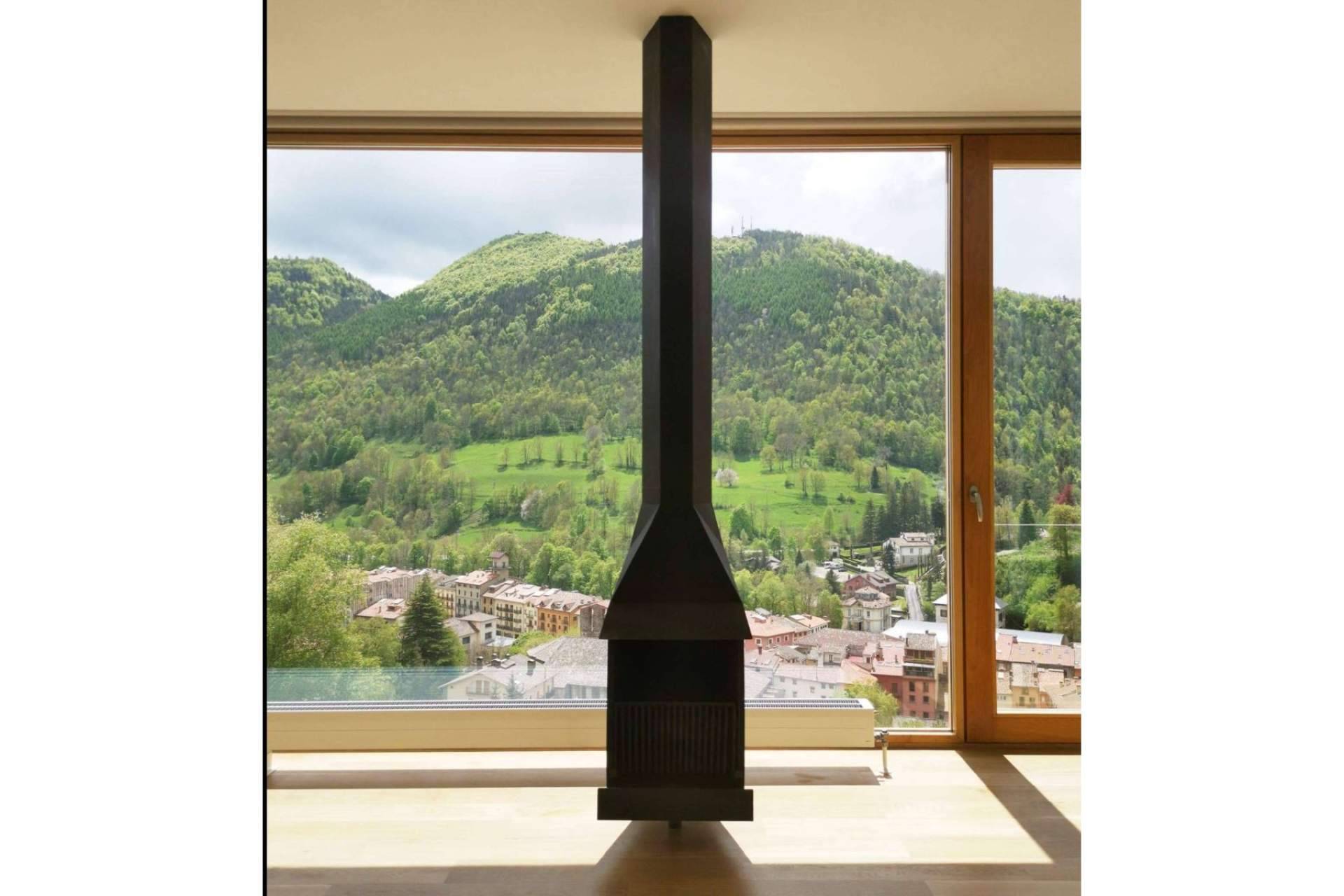 Chimenea Capilla de DAE, una solución para espacios reducidos