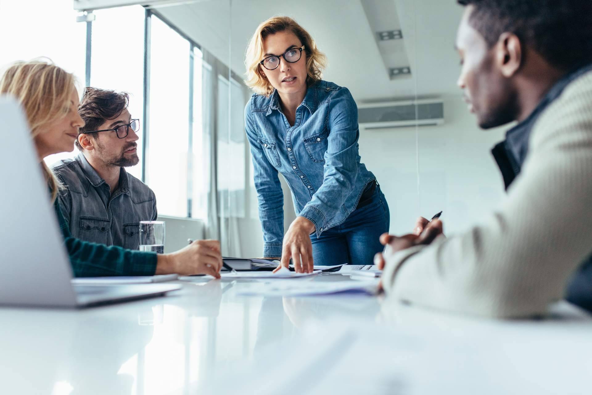 ¿Qué 5 acciones inconscientes autoboicotean el liderazgo femenino?