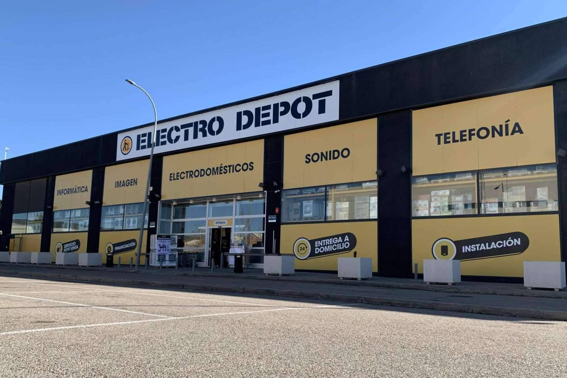 Electrodomésticos baratos y de bajo consumo de la mano de la tienda almacén Electro Depot