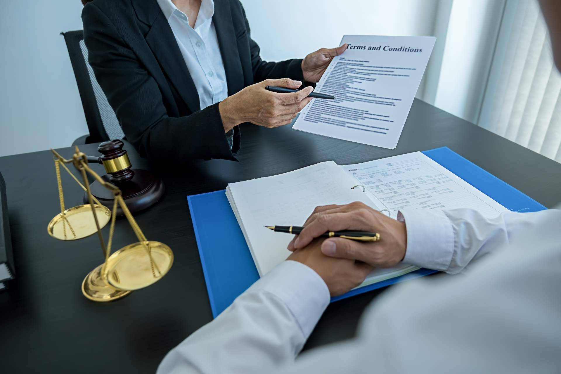Los especialistas de Català Reinón Abogados ofrecen asesoramiento en delito de estafa