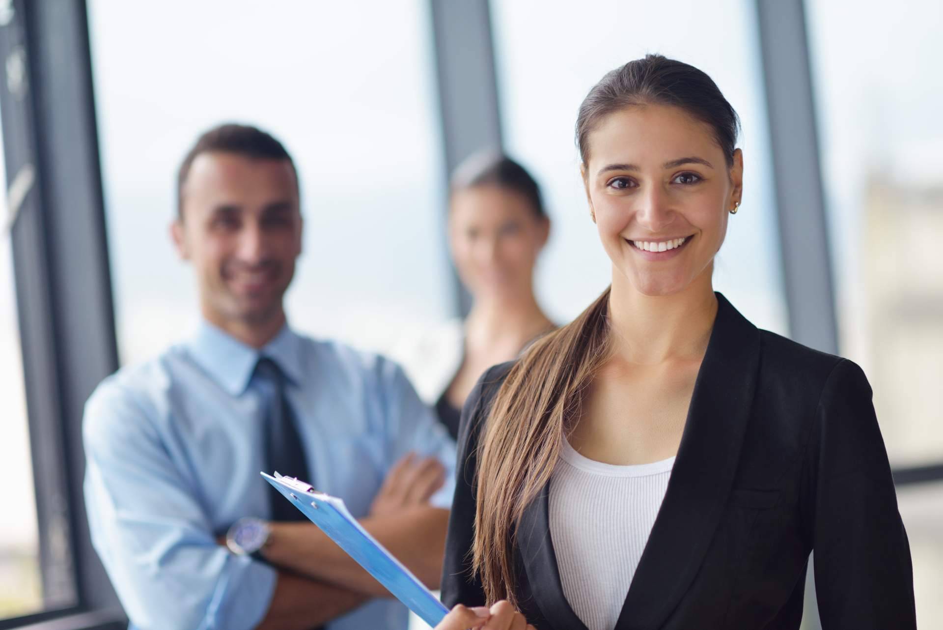 ¿Por qué es una gran decisión empresarial formar a los empleados con Excellent, In English?