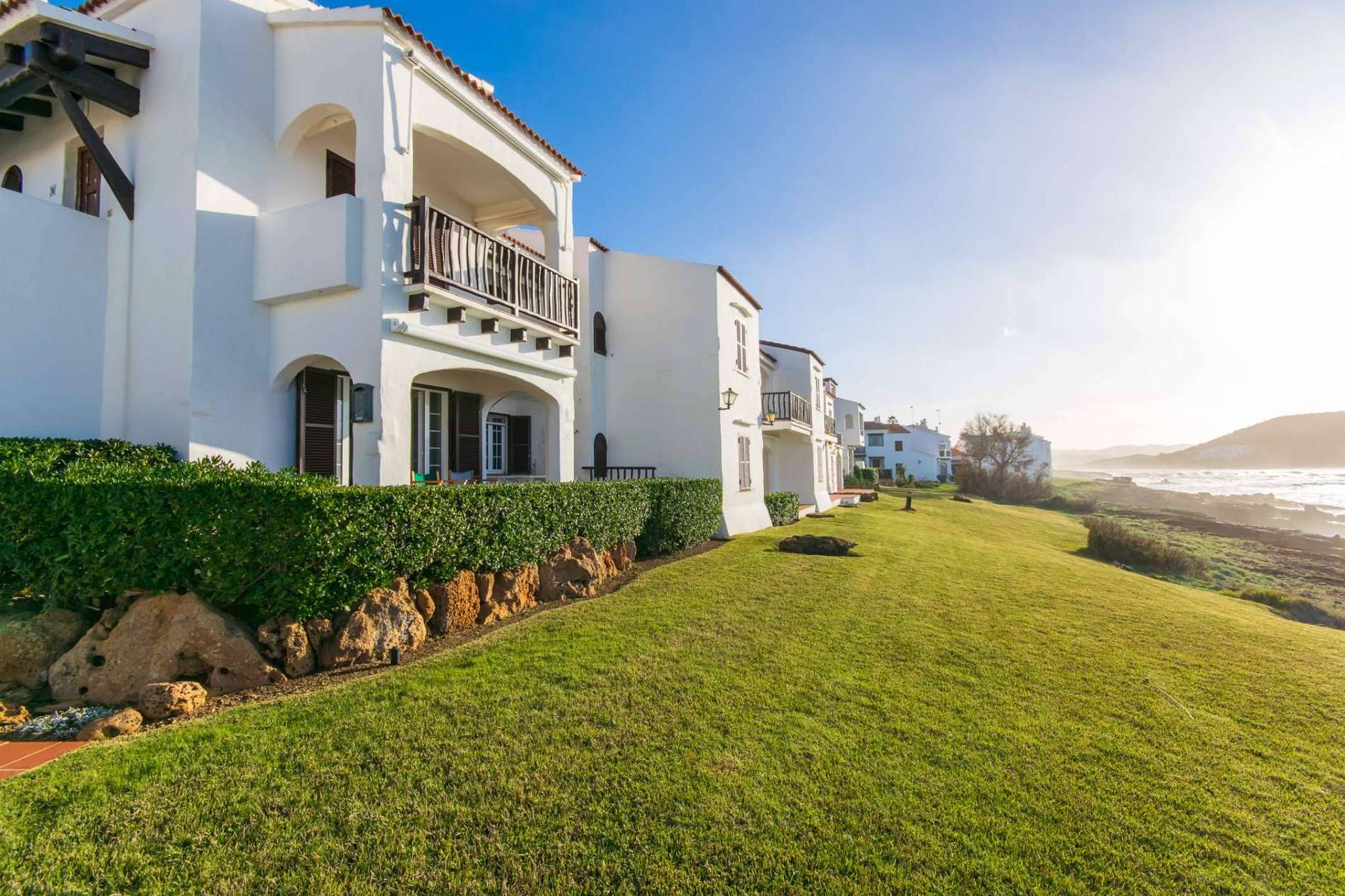 La agencia inmobiliaria que brinda una gran variedad de casas en Menorca es Home Menorca