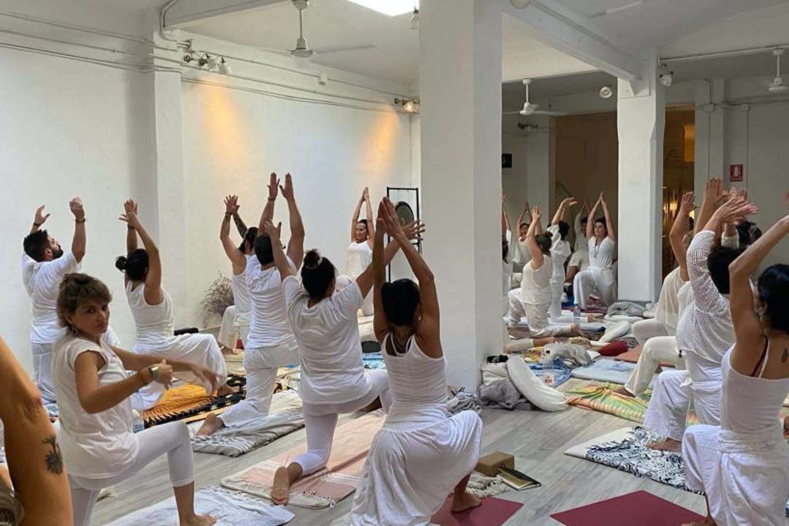 Los diversos estilos de yoga para luchar contra el sedentarismo, por blanc yoga