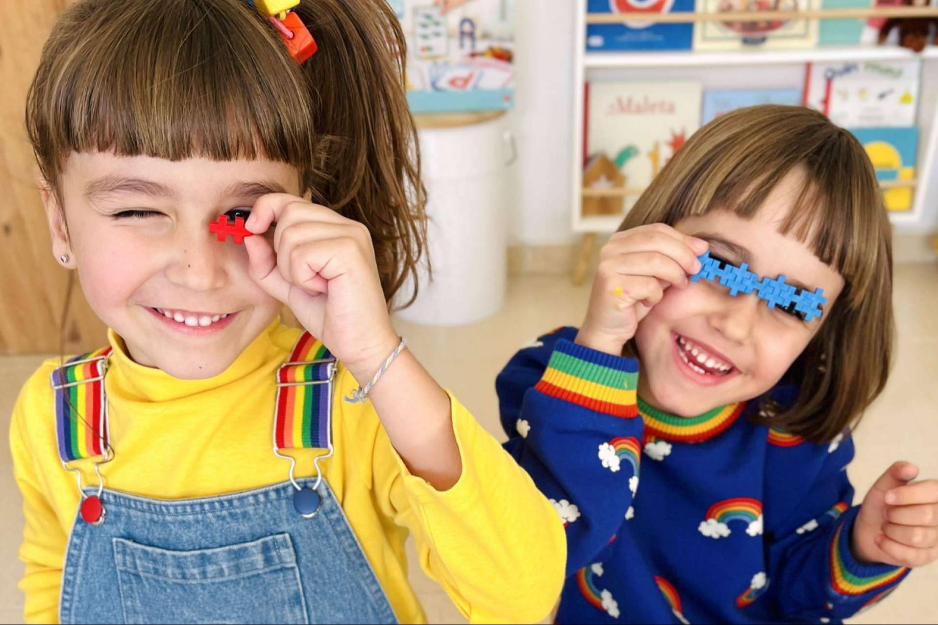 Plus-Plus es el juego de construcción con piezas de colores que ofrece Lúdilo