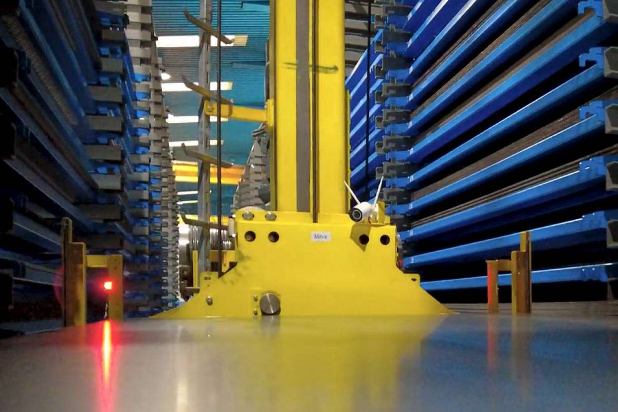 Tubos Paris y su nuevo robot logístico para aumentar la variedad de productos y la capacidad de almacenaje