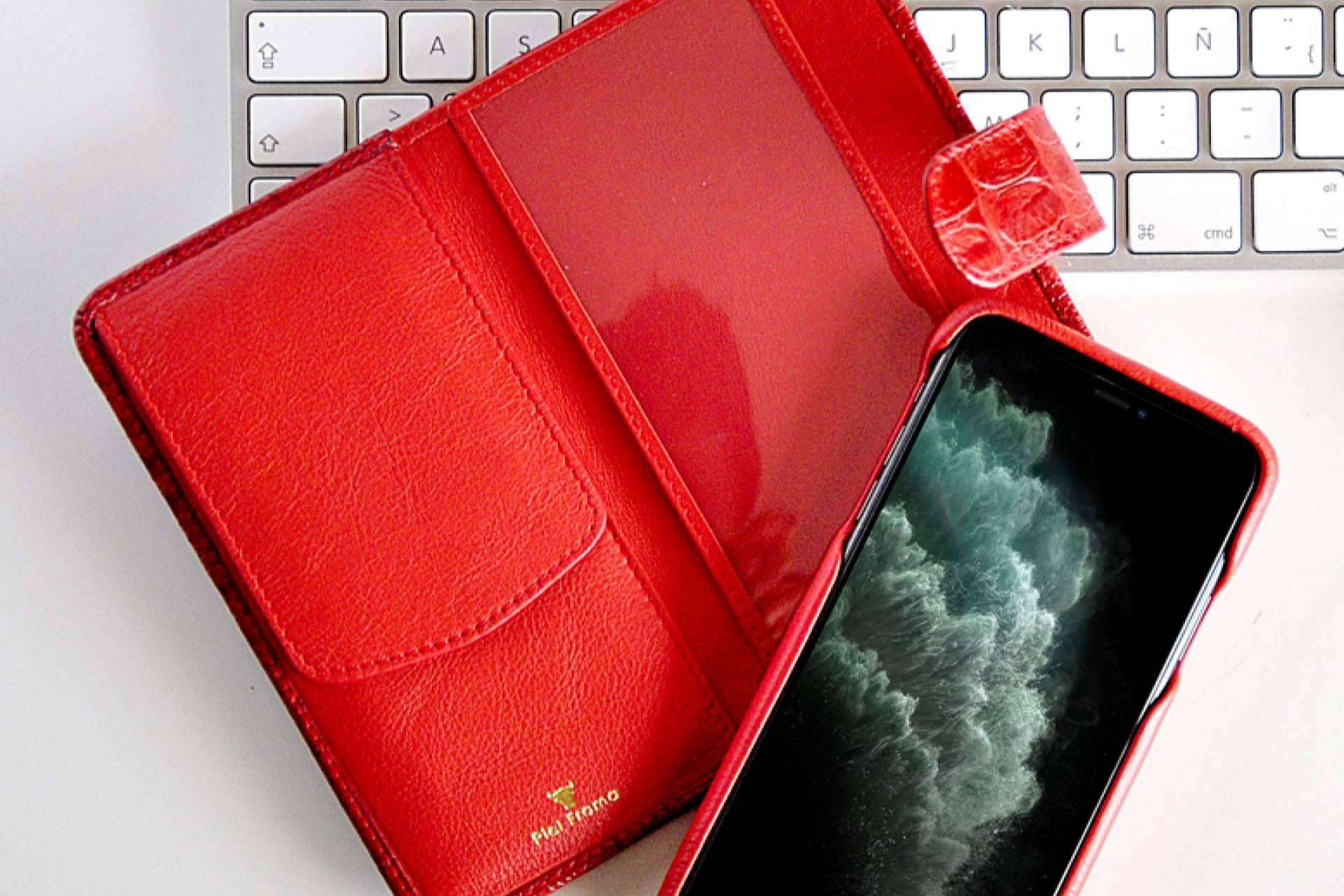 Walletmagnum, la cartera de piel porta móvil de Piel Frama cómoda, versátil y práctica