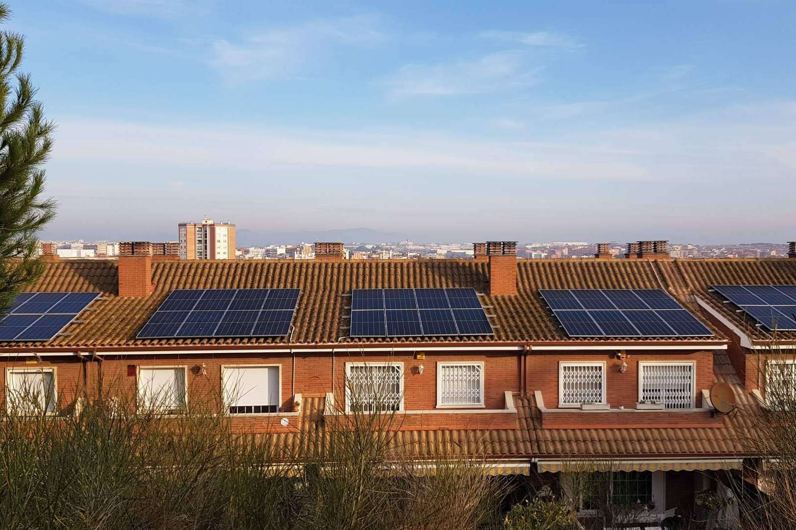 Instalación de hasta 4 paneles sin cargo, por Bluetek Solar