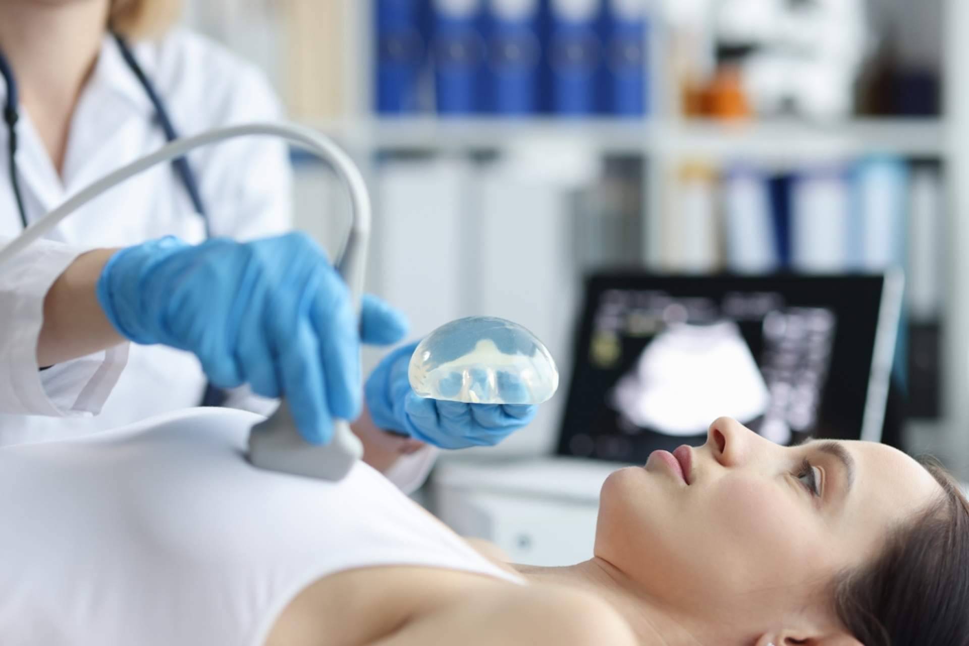 ¿Qué hay que tener en cuenta antes de realizarse un aumento de mamas?, con A2Clinic