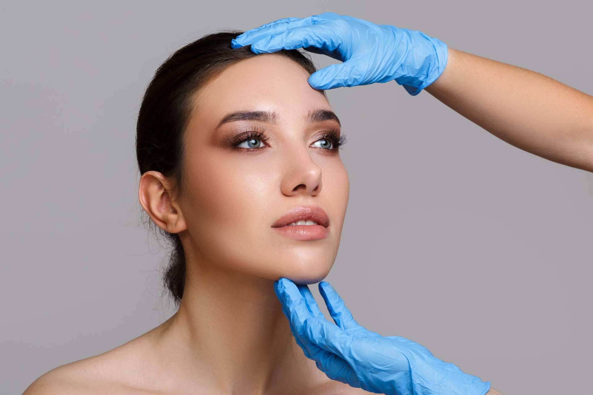 Un resultado natural con los rellenos faciales con ácido hialurónico, de la mano de Alluring Clinic