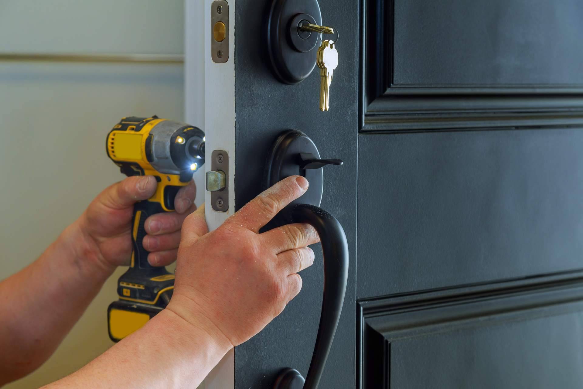 Los servicios profesionales de cerrajeros Marbella 24h y Alicante que ofrece Reparar tu Casa
