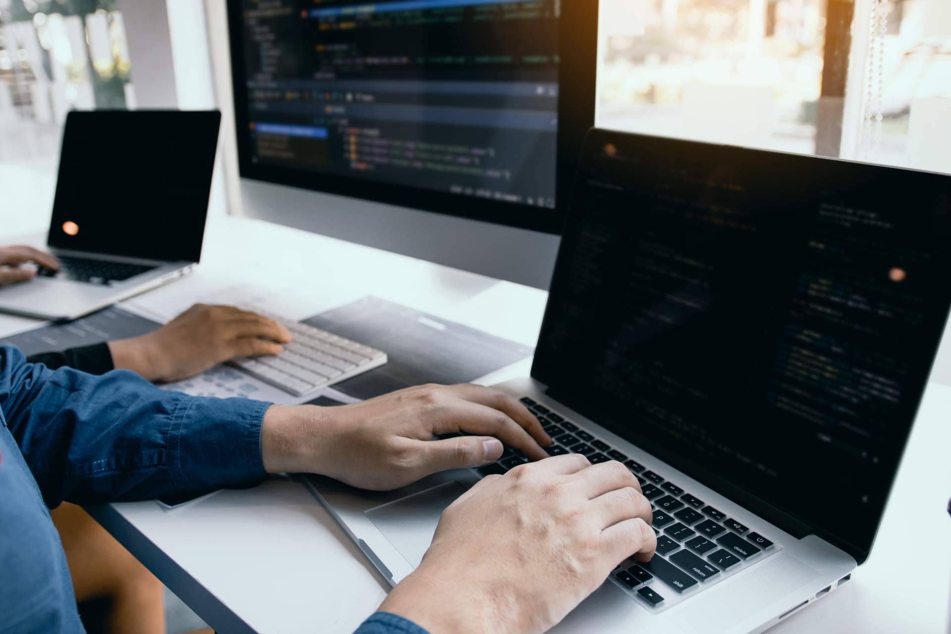 ¿Por qué es importante realizar un mantenimiento web periódicamente?, por Somos Peces Voladores