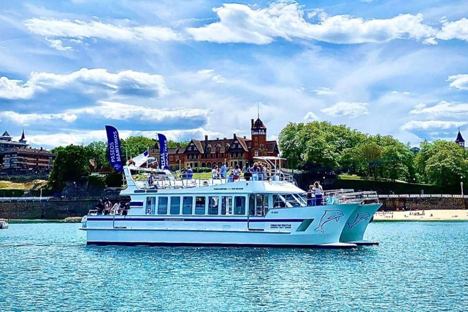 Paseo turístico en catamarán por la costa y bahía de San Sebastián, una experiencia distinta