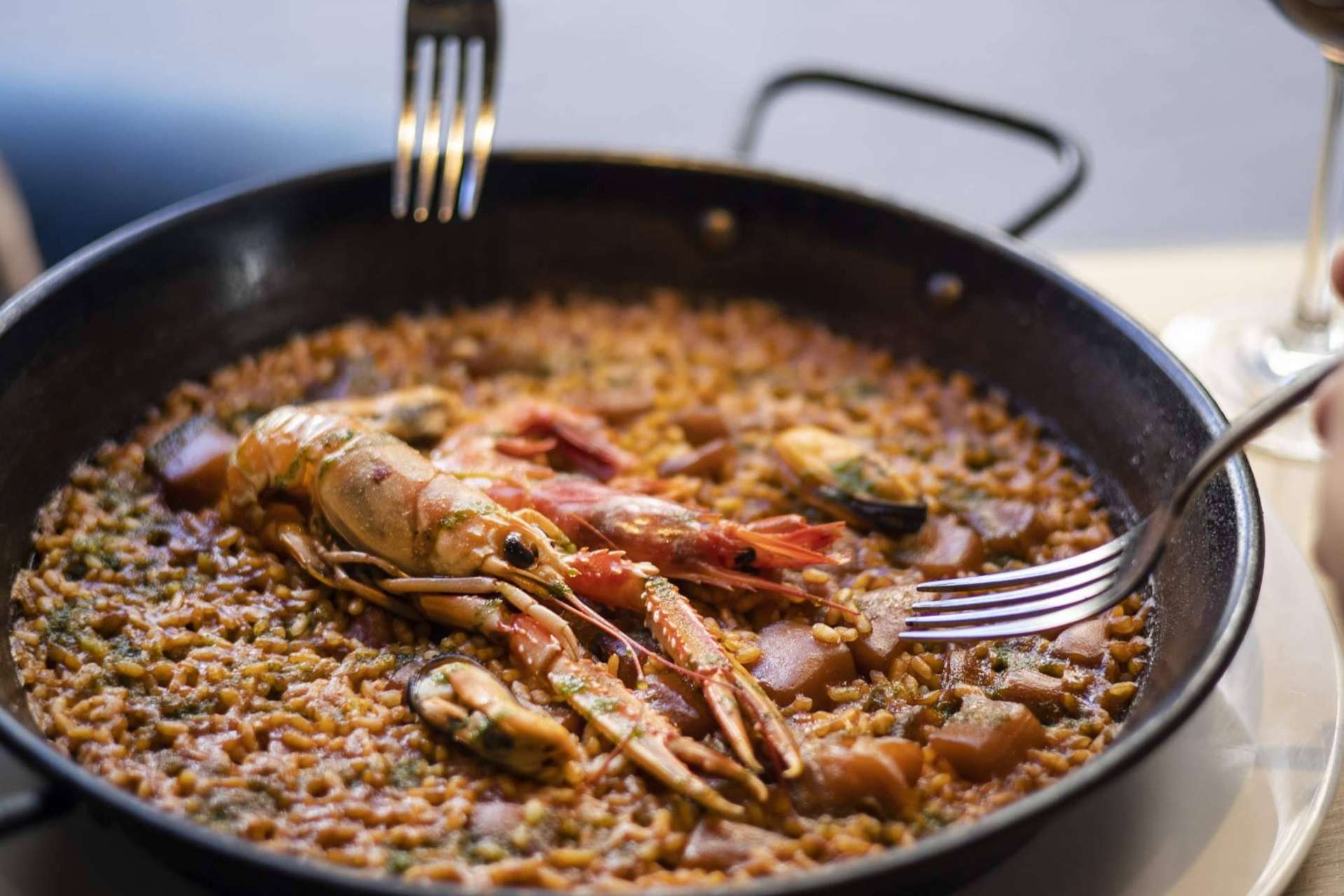 Disfrutar del restaurante mediterráneo Season Restaurant ubicado en Eixample, Barcelona