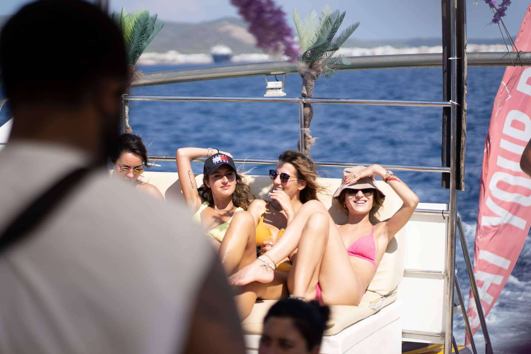 Explorar las calas de la isla con un crucero por Ibiza