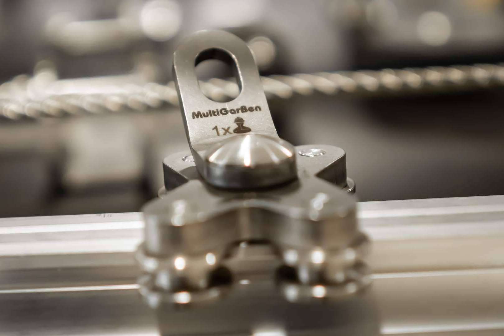 Protección anticaída con la línea de anclaje rígida AL6-R fabricada por MultiGarBen