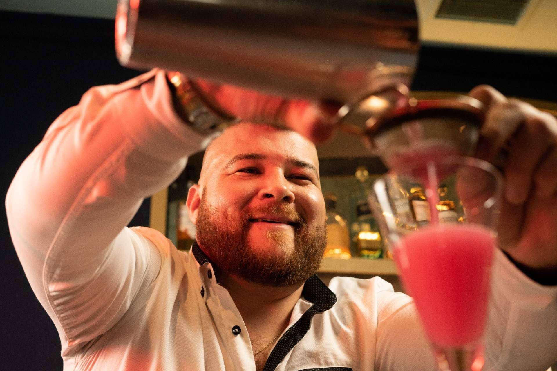 El bartending es una profesión con futuro, por la  Escuela de Coctelería