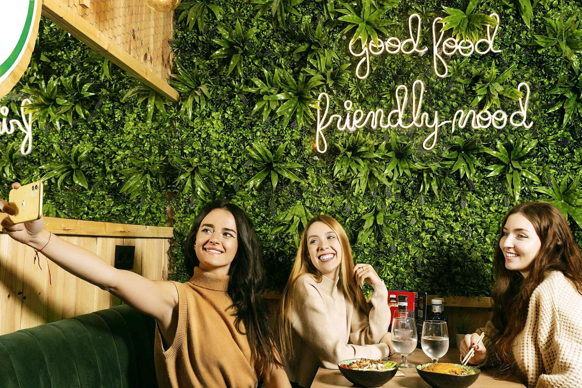 Poké Friendly, un restaurante en Madrid que reúne variedad de sabores gastronómicos y está concienciado con el medioambiente