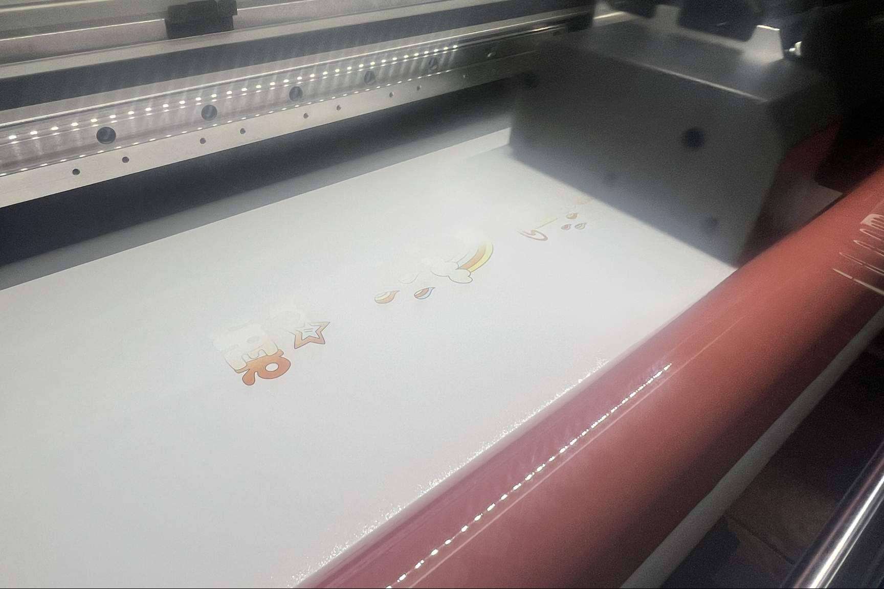 ¿Qué es la impresión en DTF UV y de qué manera funciona?