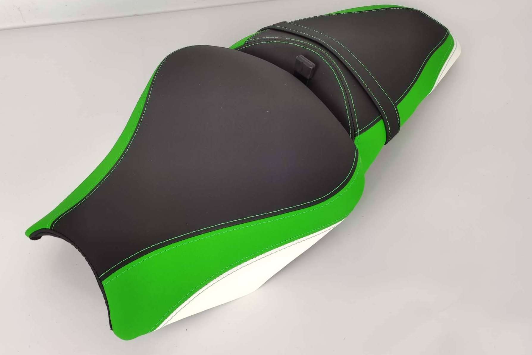 Mejorar la experiencia del conductor con los asientos de moto cómodos de JM-FUNDAS