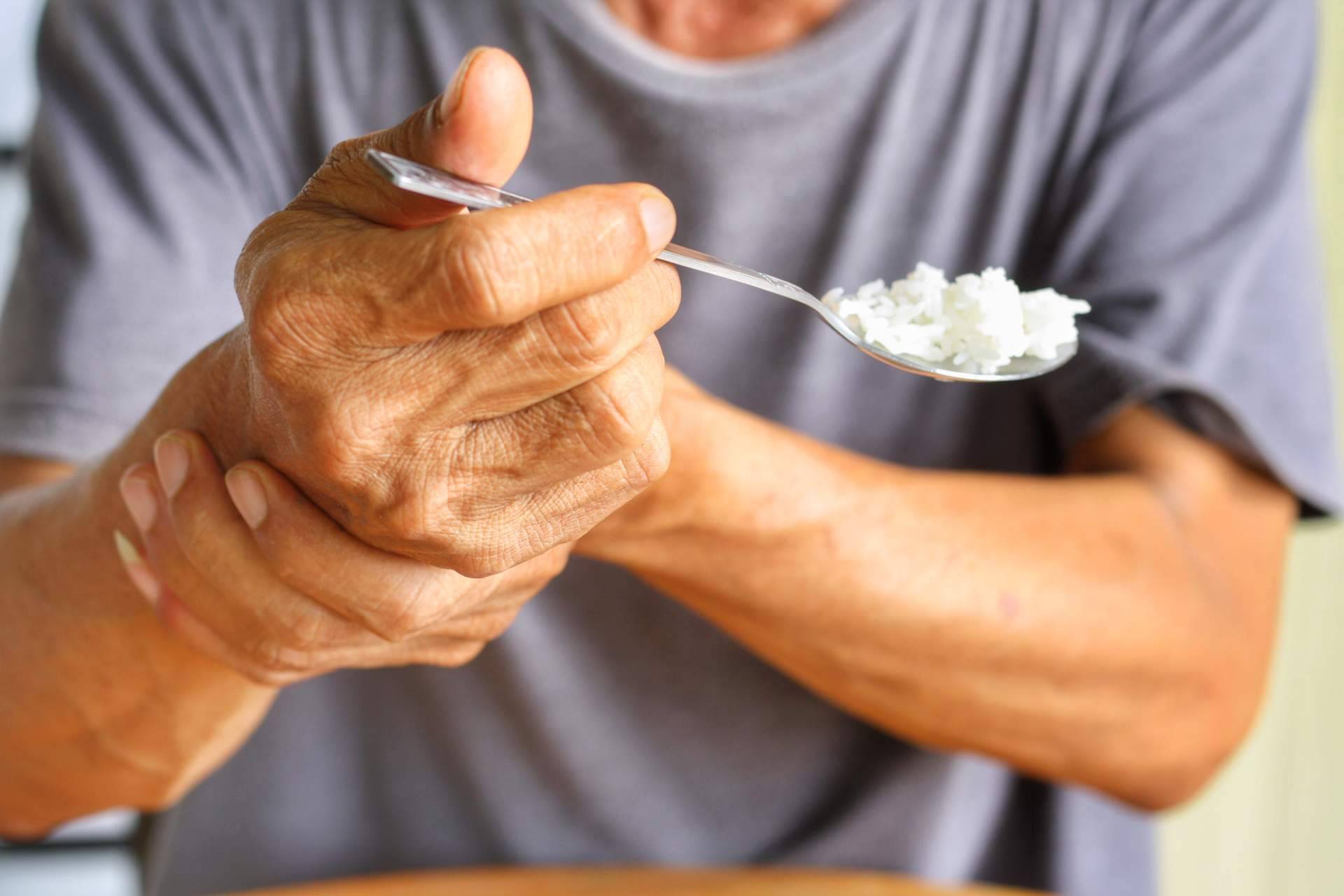 Las recomendaciones prácticas que se deben conocer para cuidar a un paciente de Parkinson