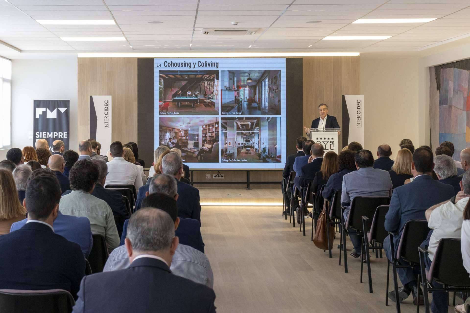 La Feria del Mueble Yecla (FMY) y la inauguración de su renovada sala de conferencias