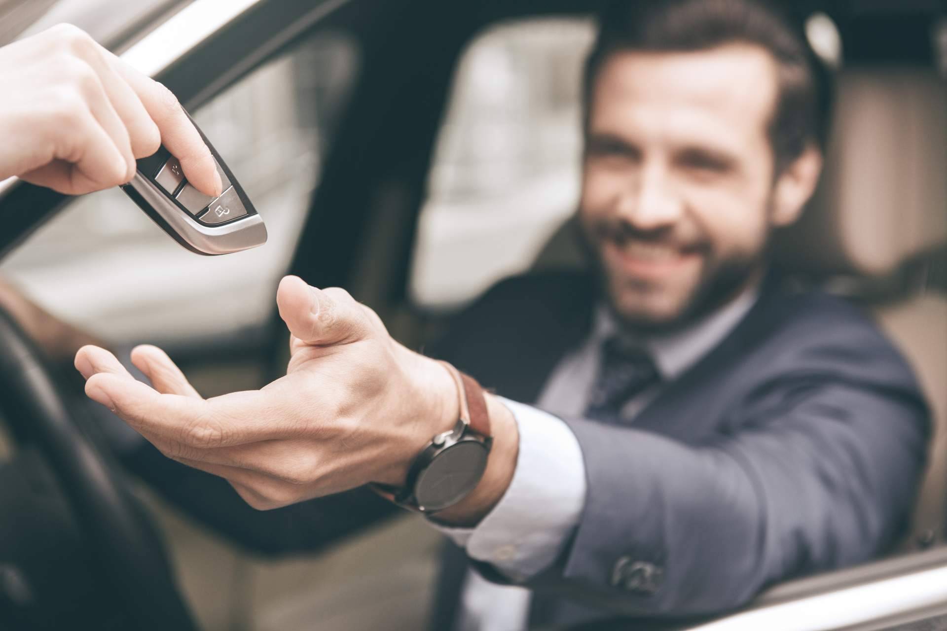 Renting de coche por 100 euros al mes en Pug Renting