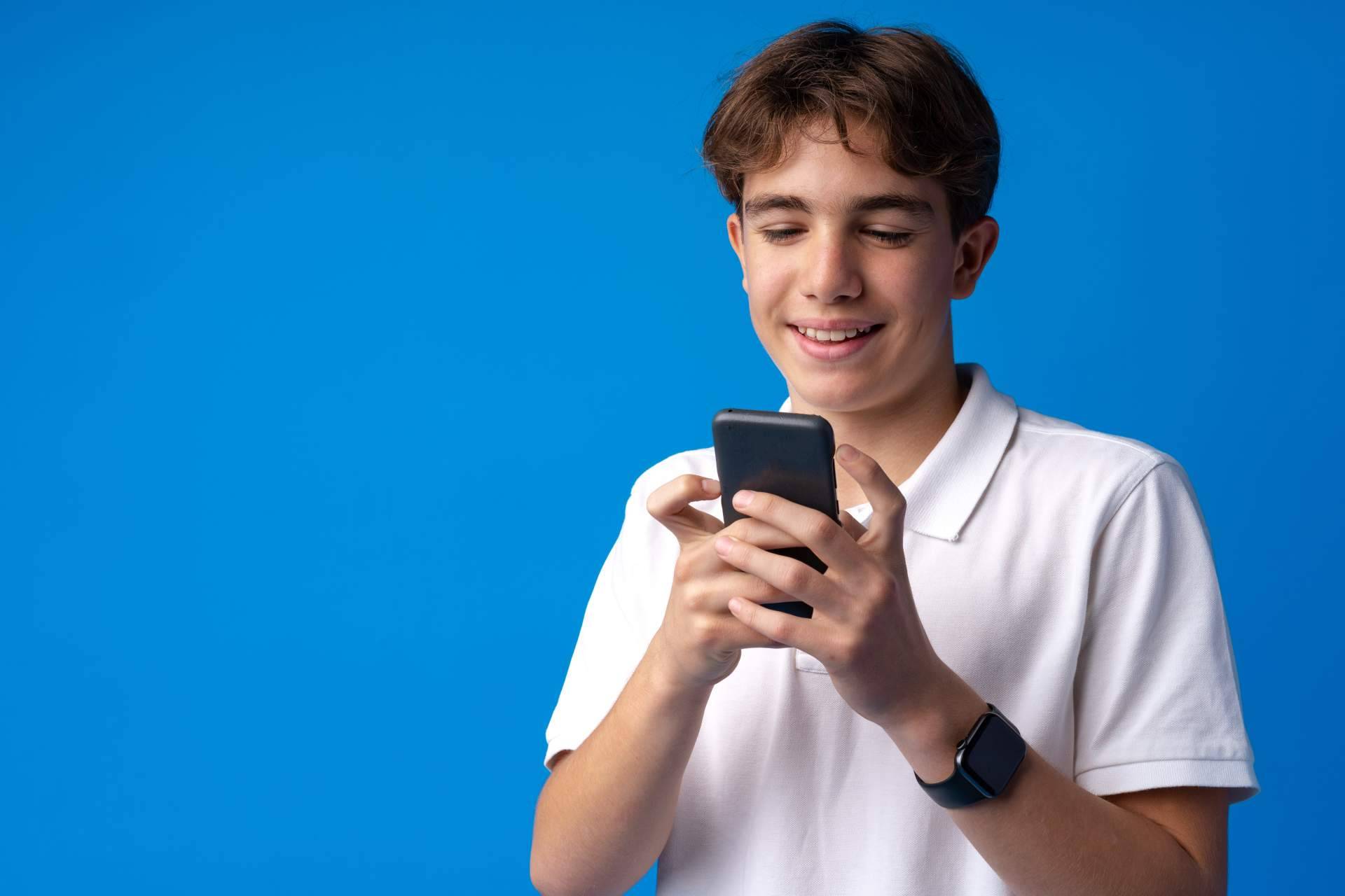 ¿Cómo escoger una tarifa de móvil para niños y adolescentes?, por Suop