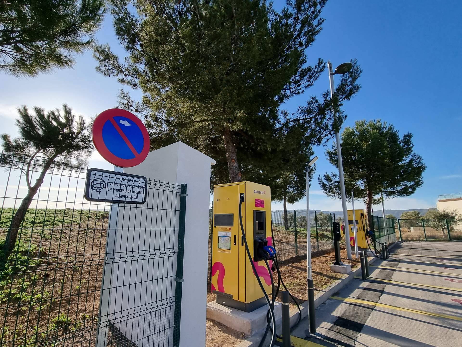 Joaquín Molpeceres presenta las nuevas estaciones de recarga rápida para vehículos eléctricos en el Encín Golf Hotel (Alcalá de Henares)
